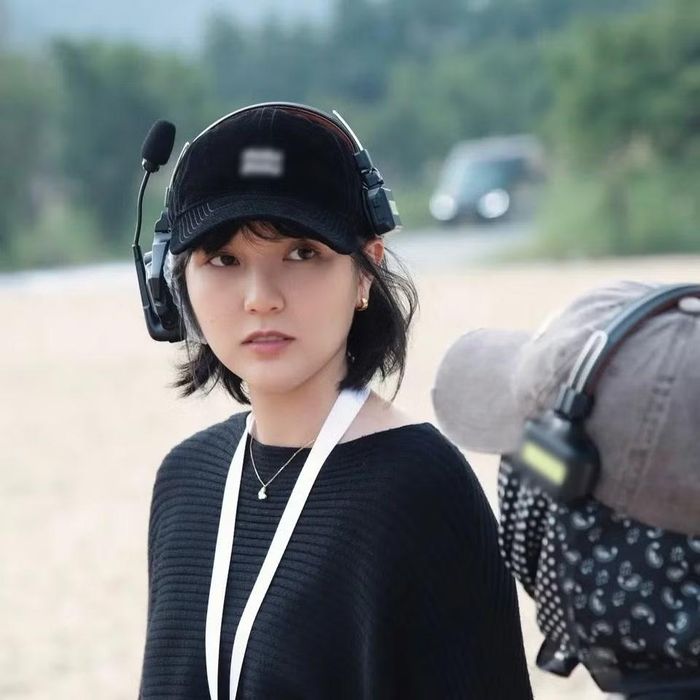 Hải Tú ở ảnh hậu trường MV "Come my way". Ảnh: Znews.