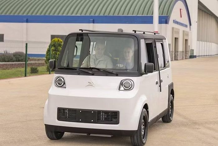 Theo hãng Olinia, trong khi một chiếc taxi sử dụng động cơ đốt trong thông thường có chi phí vận hành lên tới 2,4 Peso (0,14 USD) cho mỗi km và xe máy tiêu tốn khoảng 1,18 Peso (0,07 USD) mỗi km, Uno chỉ tốn khoảng 0,5 Peso (0,03 USD) cho mỗi km.