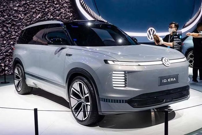 Tùy theo phiên bản, xe sẽ sở hữu trọng lượng dao động từ 2.485-2.590 kg. Giá bán của Volkswagen ID.Era 8X 2027 hiện vẫn chưa được công bố chính thức. Thông tin chi tiết đầy đủ của mẫu xe này cùng thời điểm mở bán dự kiến sẽ được công bố vào cuối năm nay.