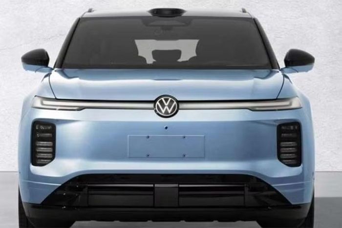 Sẽ có 4 phiên bản khác nhau của Volkswagen ID.Era 8X được bán ra tại thị trường Trung Quốc. Tất cả đều sử dụng động cơ tăng áp 4 xi-lanh, dung tích 1.5L đóng vai trò bộ mở rộng phạm vi hoạt động. Phiên bản tiêu chuẩn kết hợp động cơ này với pin 51,1 kWh và 1 mô-tơ điện, tạo ra tổng công suất 295 mã lực (220 kW) cùng phạm vi hoạt động thuần điện 260 km.