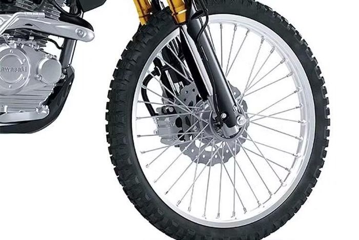 Hệ thống treo của xe là khung thép đặc trưng, đi kèm khối động cơ xi-lanh đơn SOHC 2 van làm mát bằng không khí với 5 cấp số. Với đường kính trái piston 58mm và hành trình xi-lanh 54,4mm, động cơ này có dung tích thực 144cc và tỉ số nén 9.5:1.