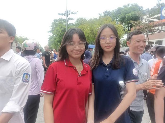 Em Kiều Ngân, học sinh Trường THPT Phúc Lợi cho biết, Giáo dục kinh tế và pháp luật và Tiếng Anh đề đều khó, em chỉ đạt 6-7 điểm. Em chọn môn này vì nghĩ dễ học và thi dễ đỗ tốt nghiệp. 