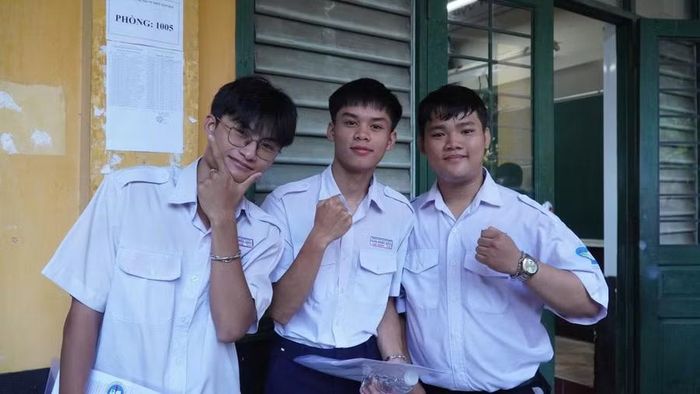 Thí sinh TPHCM tự tin bước vào ngày thi thứ hai.