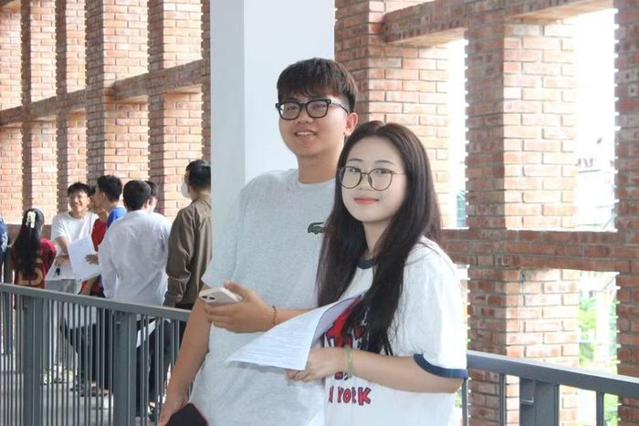 Thí sinh tại Điểm thi THPT Phan Đình Phùng giữ tâm thế thoải mái trước các bài thi tự chọn.
