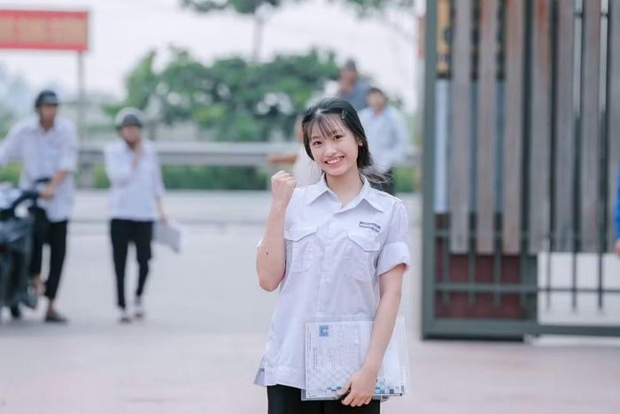 Thí sinh bước vào làm bài thi tự chọn với tâm trạng phấn khởi.