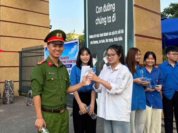 Thí sinh dự thi tại Điểm thi Trường THPT Giáp Hải.