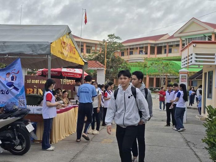 Sĩ tử Vĩnh Long tự tin ở Điểm thi Trường THPT Bình Minh.