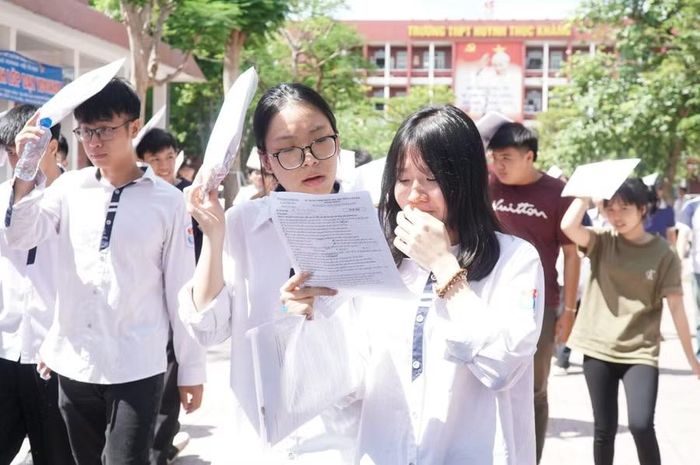 Thí sinh Nghệ An dự thi môn tự chọn sáng ngày 12/6.