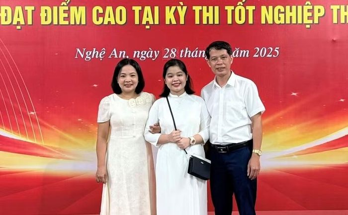 Thầy Nguyễn Minh Chiến - giáo viên Địa lí Trường THPT Kim Liên (xã Kim Liên, Nghệ An).
