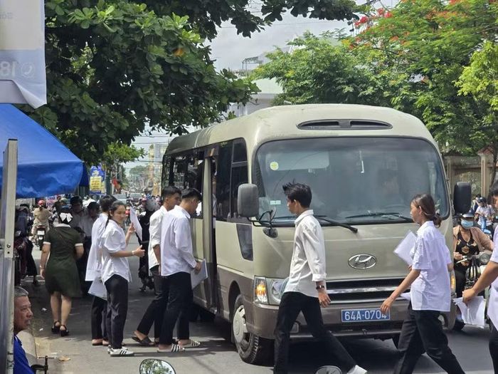  Thí sinh rời Điểm thi, kết thúc Kỳ thi tốt nghiệp THPT 2026. 