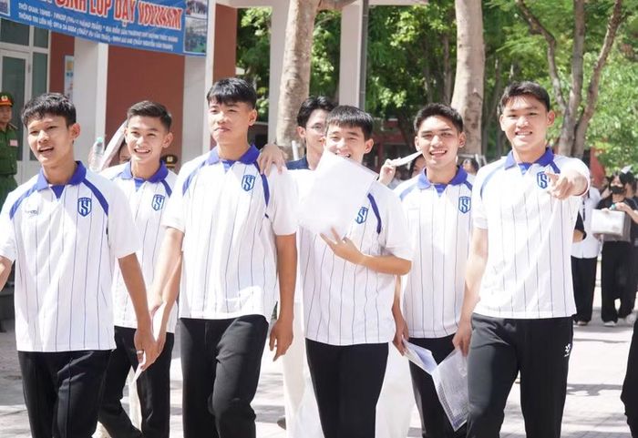 Thí sinh Nghệ An kết thúc buổi thi cuối cùng.