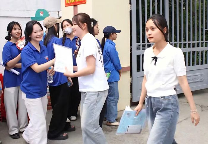 Tâm lí tự tin, thoải mái của thí sinh tại Điểm thi Trường THPT Bắc Sơn.