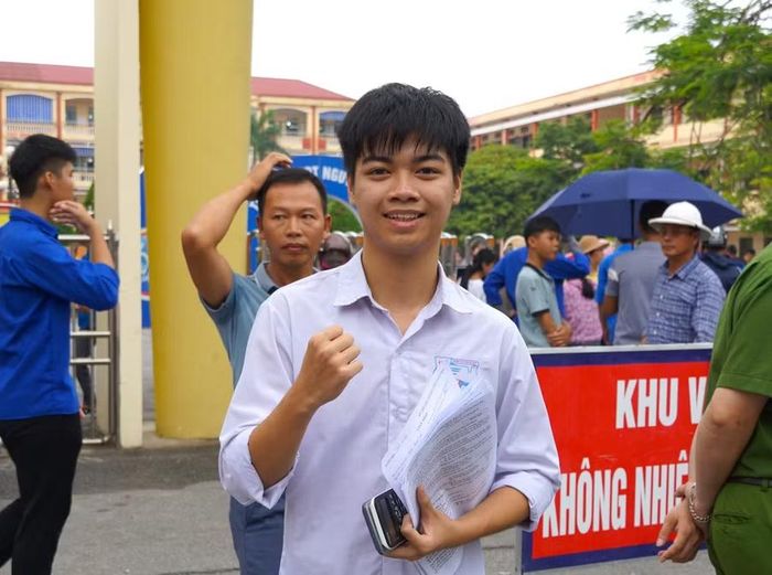 Trần Mạnh Kiên tự tin với kết quả bài thi Vật lý và Hóa học.