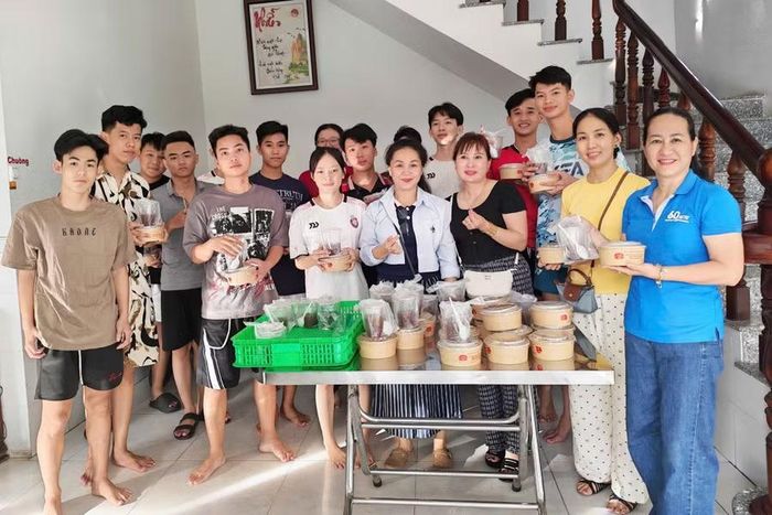 Những suất ăn giúp các thí sinh yên tâm hơn trong thời gian lưu trú tại đất liền.