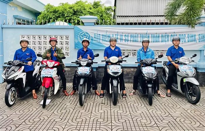 Đội xe ôm 0 đồng sẵn sàng hỗ trợ thí sinh.