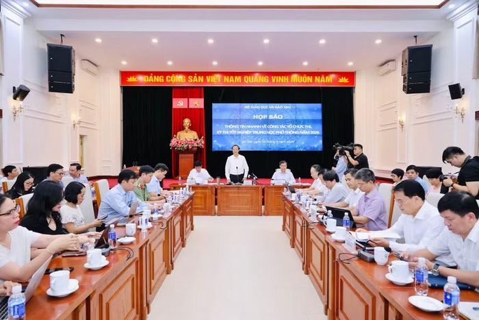 Quang cảnh họp báo.