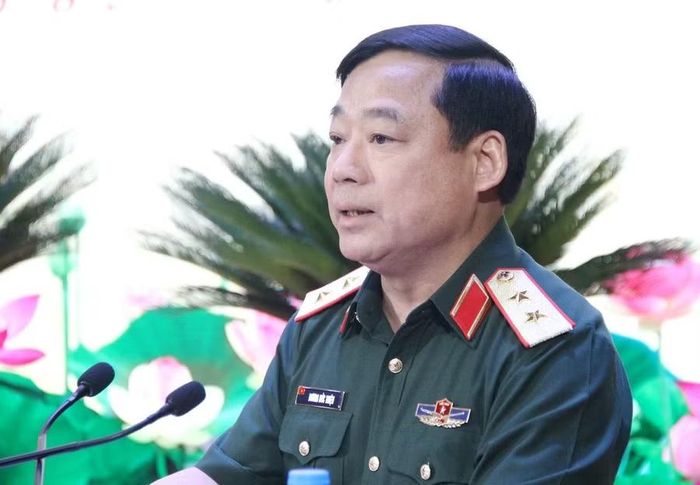 Trung tướng Dương Đức Thiện, Chính ủy Học viện Hậu cần phát biểu khai mạc hội thảo.