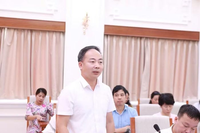 Ông Nguyễn Ngọc Hà - Phó Cục trưởng Cục quản lý chất lượng (Bộ GD&amp;ĐT) trả lời phóng viên báo chí về đề thi tại họp báo.