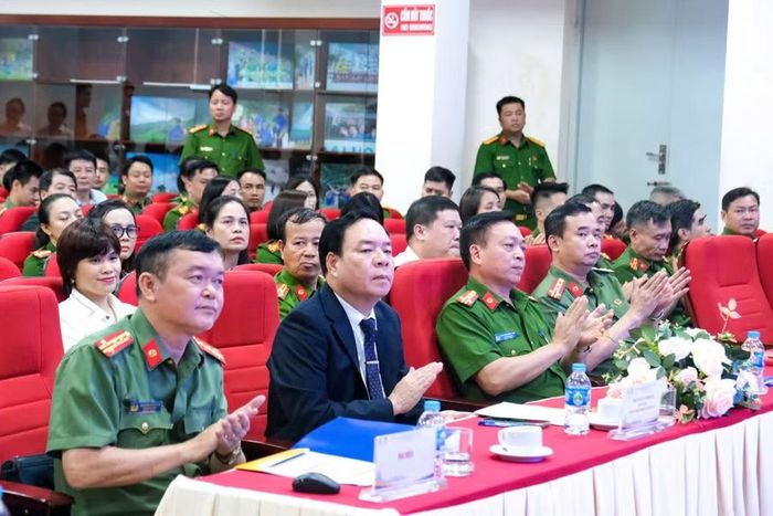 Đại biểu tham dự hội thảo.