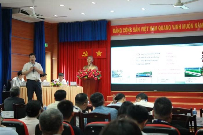 Các phiên tham luận, báo cáo chuyên đề cập nhật những kết quả nghiên cứu mới trong lĩnh vực đường sắt, các xu hướng công nghệ tiên tiến trên thế giới