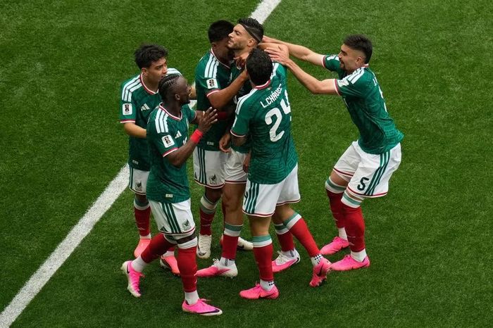 World Cup 2026 đã chính thức khởi tranh bằng chiến thắng 2-0 của Mexico trước Nam Phi. Đây là giải đấu lịch sử của World Cup, lần đầu tiên quy tụ 48 đội, tổ chức trải dài ở 3 quốc gia và chọn đến 16 sân bóng để đăng cai.
