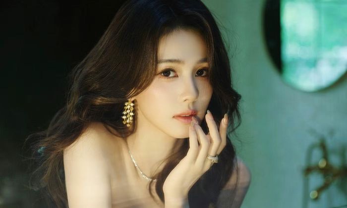 Bạch Lộc giờ đây làm gì cũng bị chỉ trích.