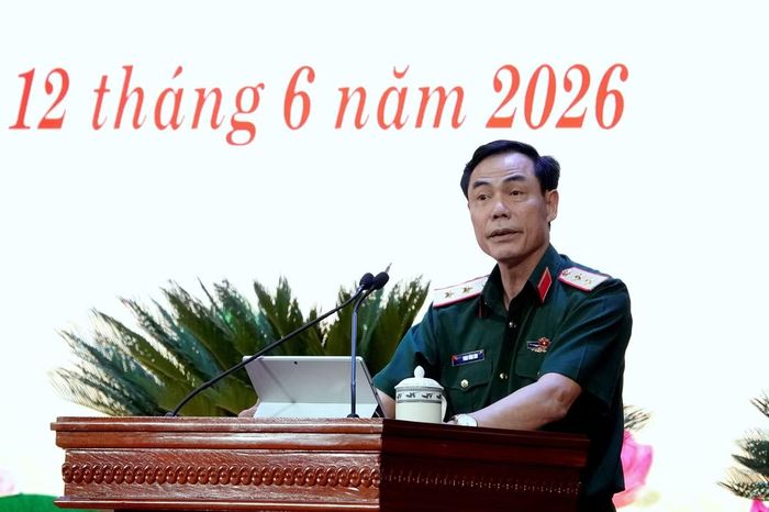 Trung tướng, GS.TS Phan Tùng Sơn - Giám đốc Học viện Hậu cần, phát biểu tại hội thảo.