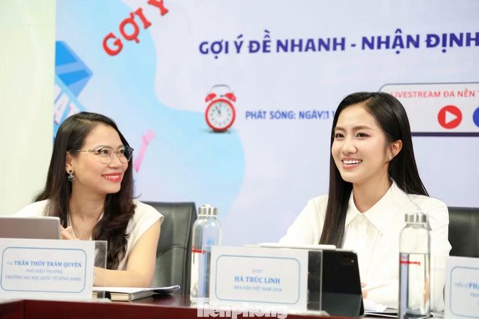 Hoa hậu Hà Trúc Linh chia sẻ với Thạc sĩ Trần Thúy Trâm Quyên - Phó Hiệu trưởng trường Đại học quốc tế Hồng Bàng - ở buổi livestream ngày 11/6.