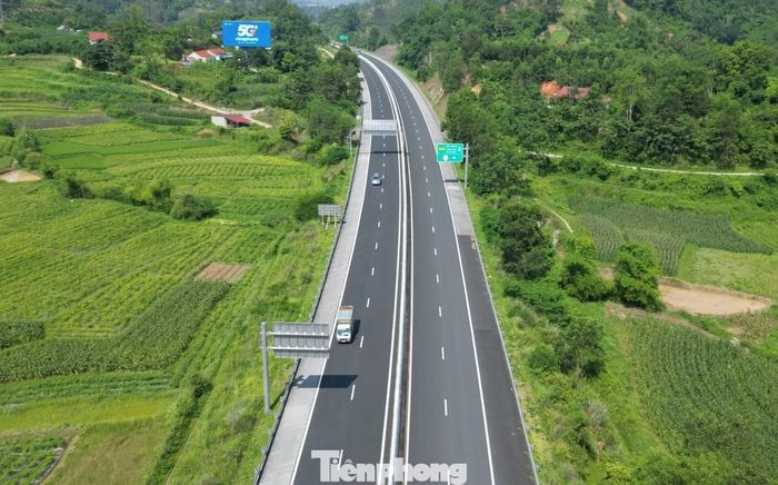 Cao tốc Bắc Giang - Lạng Sơn thông xe giúp rút ngắn quãng đường từ Hà Nội đi Lạng Sơn (dài 170 km), giảm một nửa thời gian hành trình so với đi QL1A.