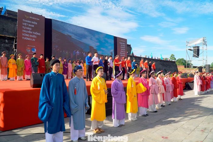 70 thanh niên tiêu biểu hội tụ về chặng 2 của Hành trình “Tôi yêu Tổ quốc tôi”, tại Huế.