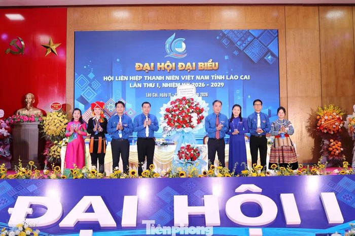 T.Ư Đoàn tặng hoa chúc mừng thành công Đại hội Hội LHTN Việt Nam tỉnh Lào Cai lần thứ I, nhiệm kỳ 2026 - 2029.