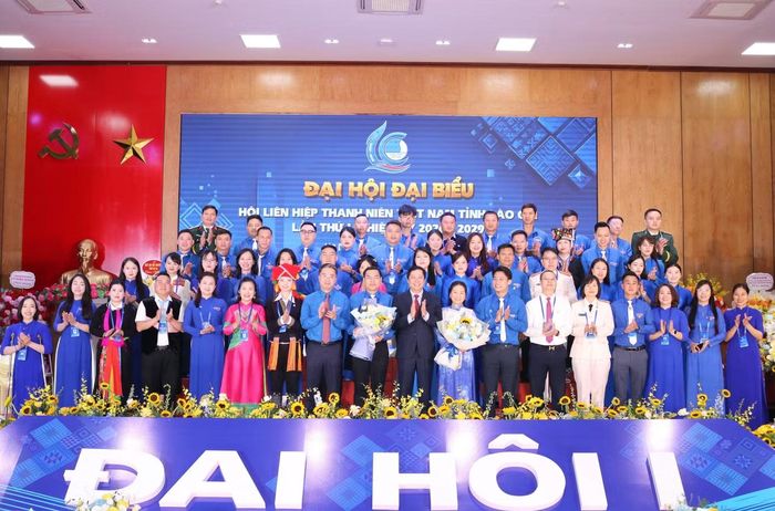 Ủy ban Hội LHTN Việt Nam tỉnh Lào Cai khóa I ra mắt Đại hội.