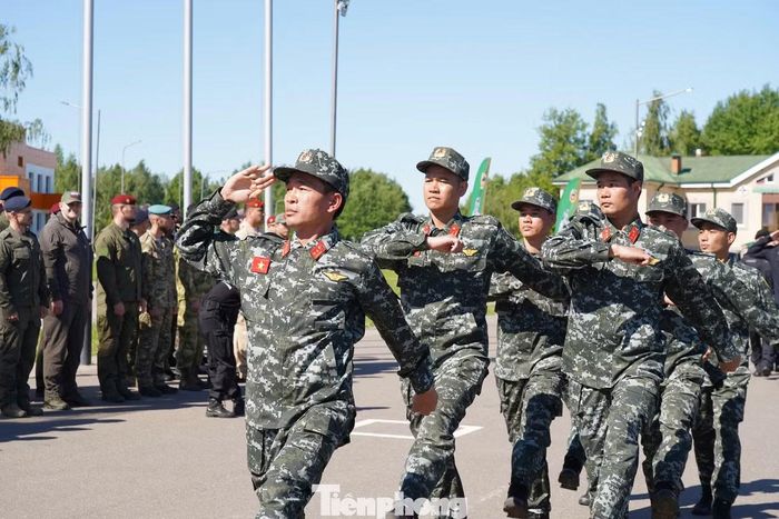  Trong môi trường thi đấu có cường độ cao, yêu cầu khắt khe về chuyên môn và thể lực, Đội tuyển Đặc nhiệm Bộ Tư lệnh Cảnh vệ đã hoàn thành xuất sắc các nội dung thi đấu, thể hiện bản lĩnh, tính kỷ luật, khả năng hiệp đồng và trình độ tác chiến chuyên nghiệp. Những kết quả đạt được không chỉ phản ánh chất lượng huấn luyện của lực lượng Cảnh vệ Việt Nam mà còn góp phần tăng cường giao lưu, học hỏi kinh nghiệm với các đơn vị đặc nhiệm quốc tế trong đấu tranh phòng, chống khủng bố, giải cứu con tin và bảo vệ các mục tiêu trọng yếu. 