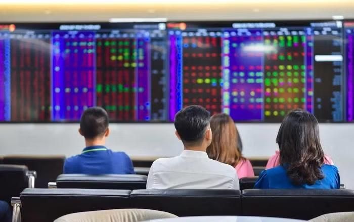 VN-Index đã điều chỉnh hơn 130 điểm từ đỉnh lịch sử.