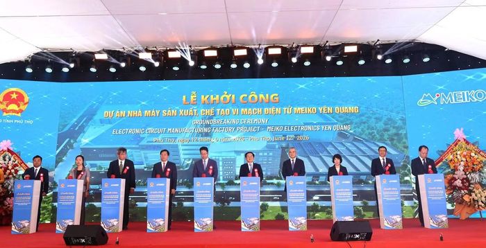 Các đại biểu thực hiện nghi thức khởi công Dự án Nhà máy sản xuất, chế tạo vi mạch điện tử Meiko Yên Quang