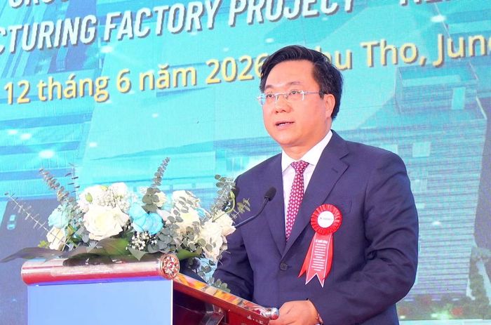 Chủ tịch UBND tỉnh Phú Thọ Trần Duy Đông phát biểu