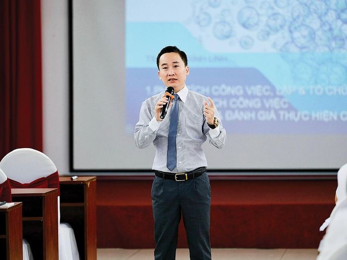 TS Châu Đình Linh, Giảng viên Đại học Ngân hàng TP HCM