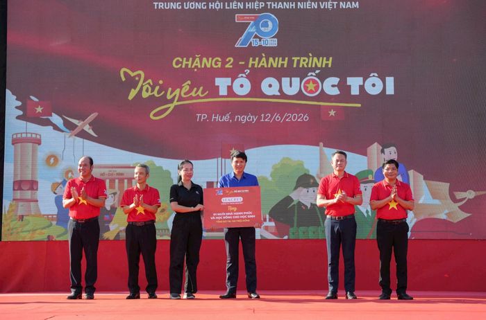 Trung ương Hội Liên hiệp Thanh niên Việt Nam cùng các đơn vị đồng hành đã trao tặng nhiều công trình, phần việc thanh niên và nguồn lực an sinh xã hội với tổng trị giá hơn 700 triệu đồng.