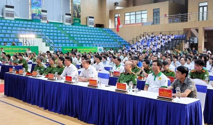 Đại biểu dự lễ phát động.