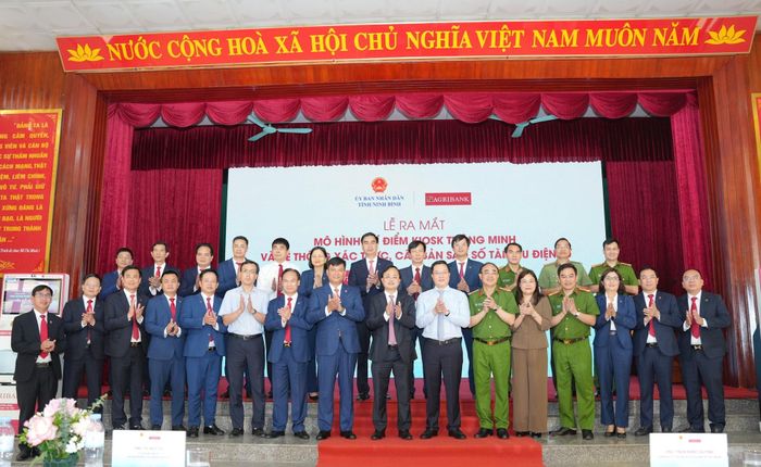 Các đại biểu tham dự buổi lễ.