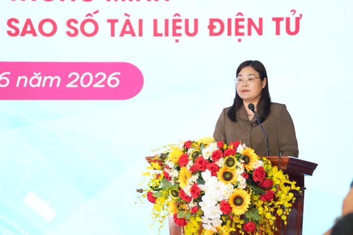 Bà Hà Lan Anh, Phó Chủ tịch UBND tỉnh Ninh Bình phát biểu tại buổi lễ