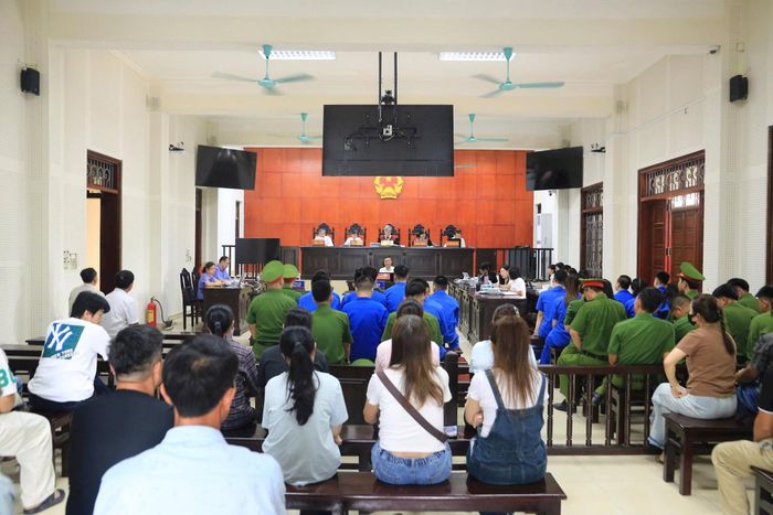Quang cảnh phiên xét xử. (Ảnh: TV)