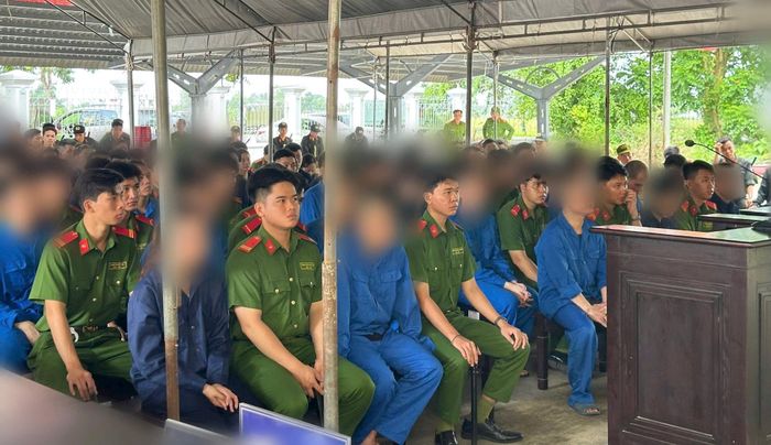 Các bị cáo tại phiên tòa xét xử.