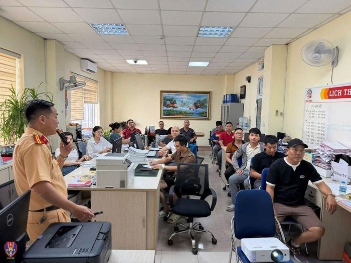 Tuyên truyền pháp luật về trật tự an toàn giao thông tại Công ty Cổ phần Thương mại và Đầu tư Vận tải Thái Bình, TP. Hải Phòng.