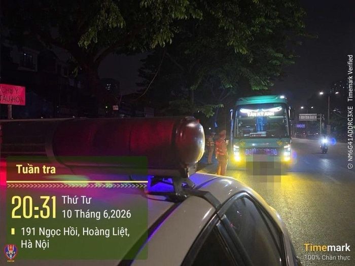 Xe khách “3 không”: Không phù hiệu, không hợp đồng, không kiểm định vẫn chở khách.