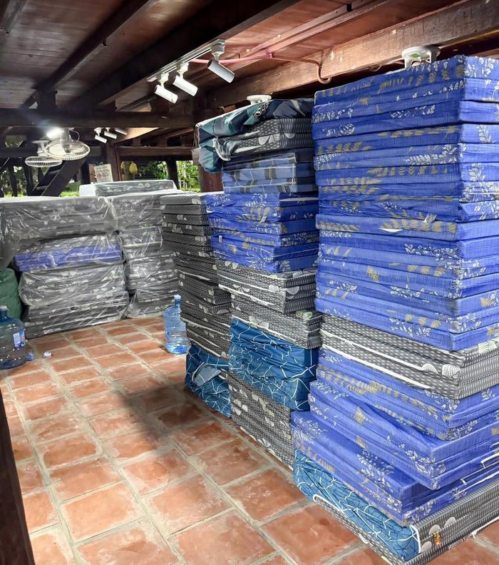 Tại các địa điểm thuê, nhóm đối tượng đã chuẩn bị cơ sở vật chất để thiết lập một trung tâm lừa đảo.