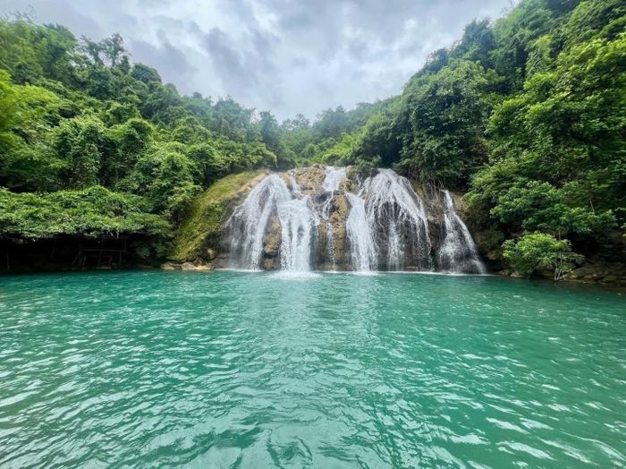 Khung cảnh xanh mát, đẹp hoang sơ ở thác Tà Puồng