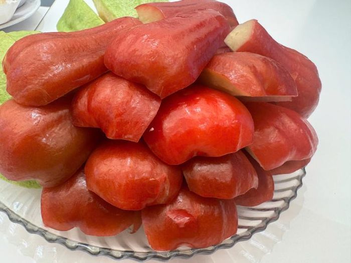 Trái cây có lượng đường thấp giúp thanh nhiệt. Ảnh: Hoa Linh.