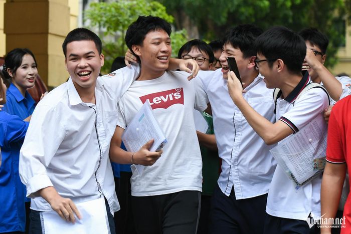 Thí sinh rạng rõ sau những môn thi tốt nghiệp ngày cuối kỳ thi. Ảnh: Thạch Thảo