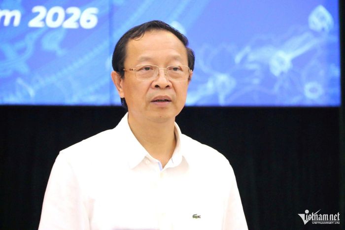 Thứ trưởng Thường trực Bộ GD-ĐT Phạm Ngọc Thưởng phát biểu mở đầu họp báo. Ảnh: Thanh Hùng